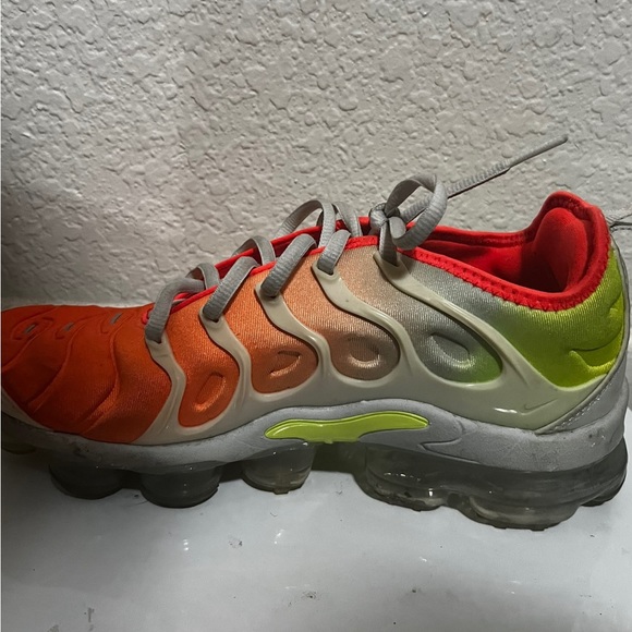 Nike Air Vapormax Plus Sneakers - Picture 1 of 3